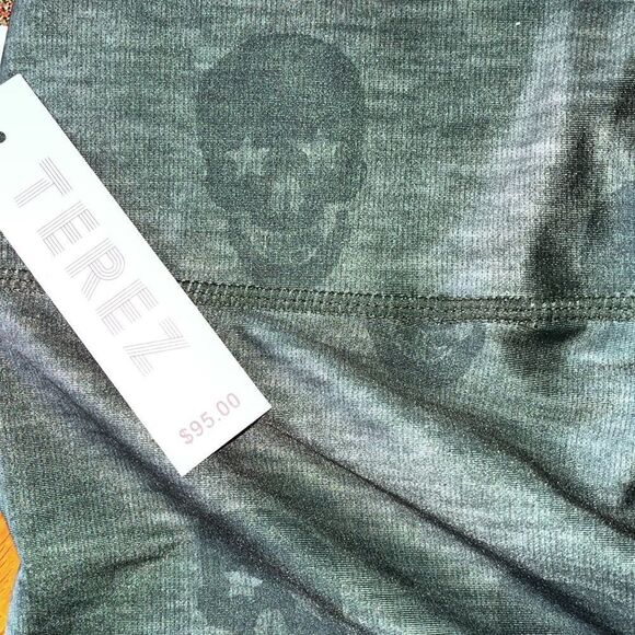 Terez Dark Green Skull Pattern Leggings - Picture 7 of 7
